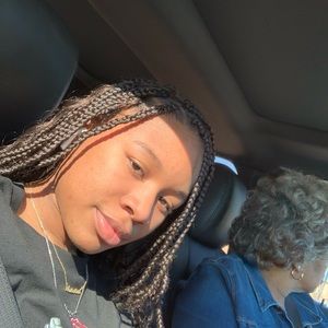 Meet your Posher, Nia